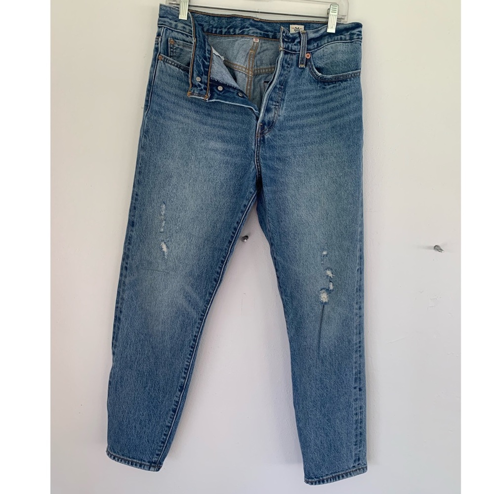High Waisted Button-fly Levi’s Mom Jean